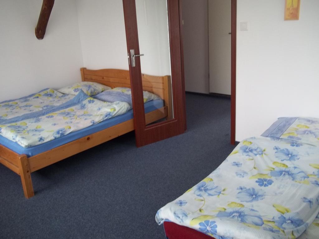 Gadanyi Vendeghaz Es Lovarda Komló Zewnętrze zdjęcie